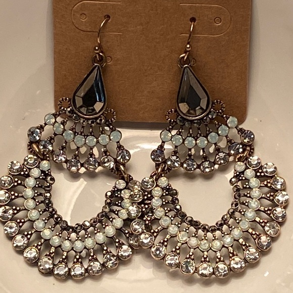 Beautiful bling dangle hook earrings - Picture 2 of 10